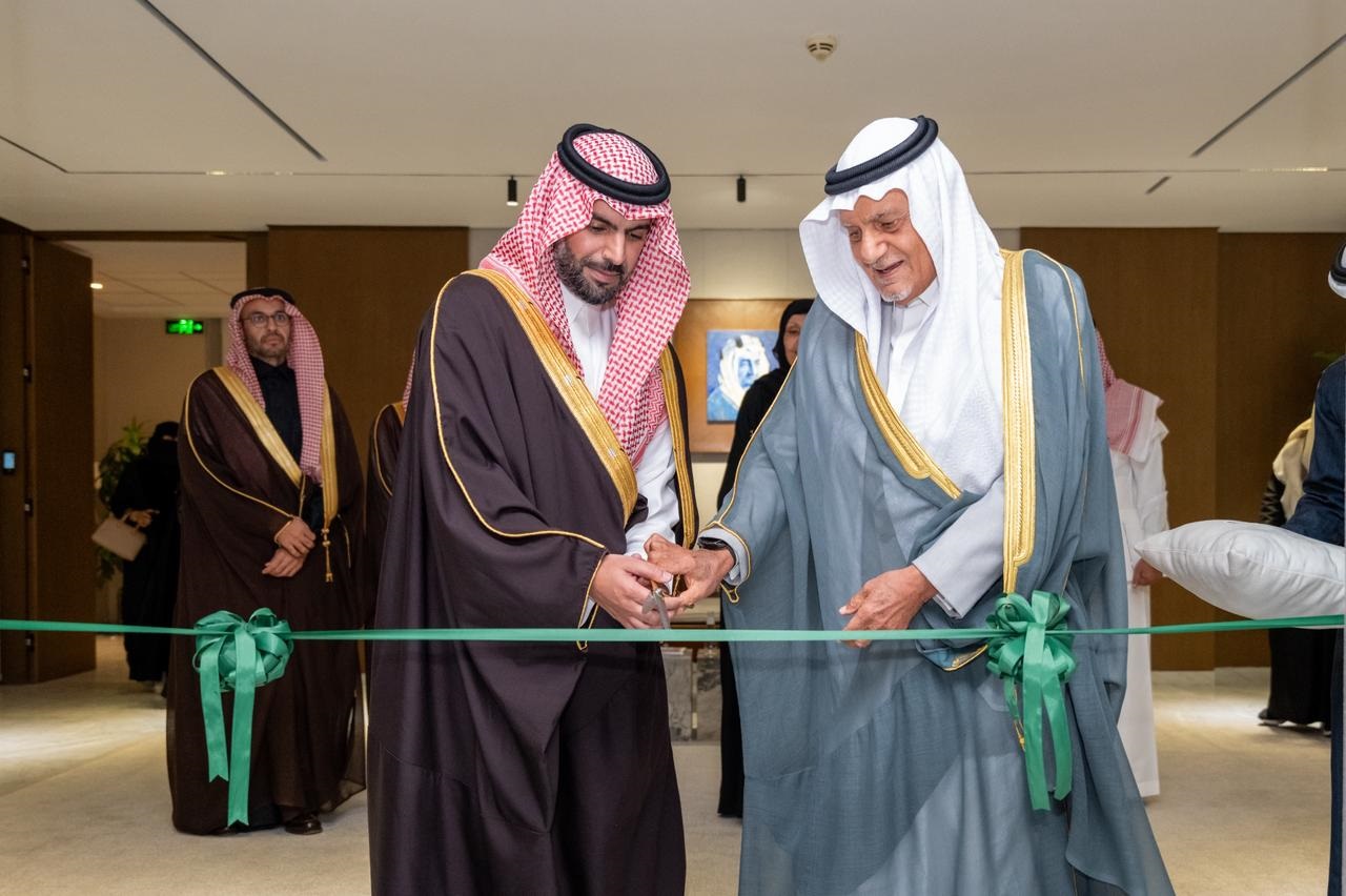 رئيس مجلس إدارة مركز الملك فيصل للبحوث والدراسات الإسلامية ووزير الثقافة في مقر المركز بالرياض