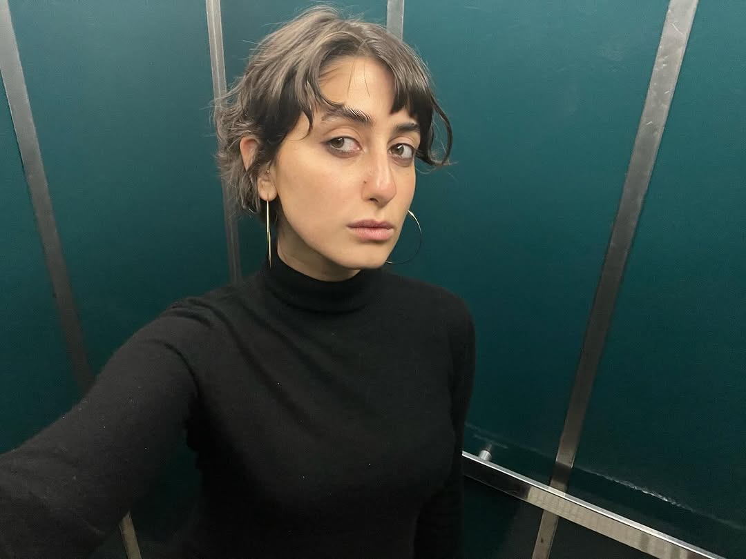 راما دوجي بقصات شعر جريئة ومكياج ناعم