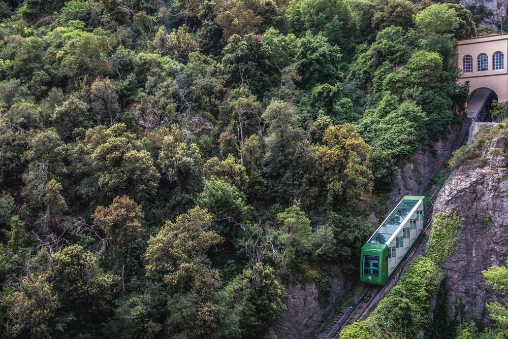 رحلات قطارات السكك الحديدية من برشلونة إلى مونتسيرات Barcelona to Montserrat Railway، إسبانيا
