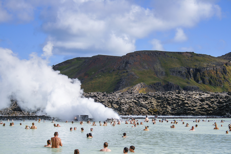 رحلة إلى بلو لاغون أو البحيرة الزرقاء Blue Lagoon
