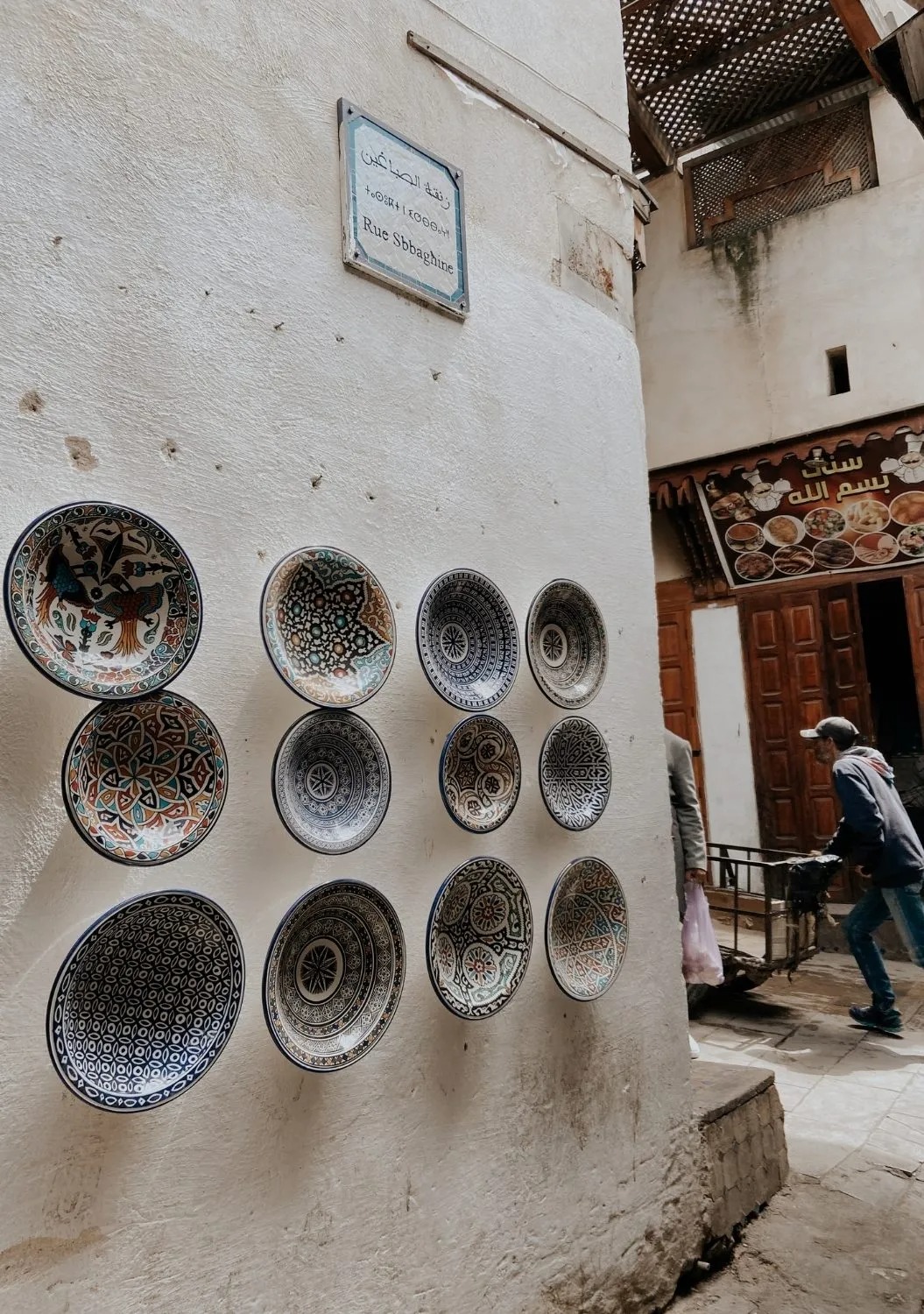 توجهي إلى موقع وليلي الأثري الشهير والذي يقع في شمال مكانس