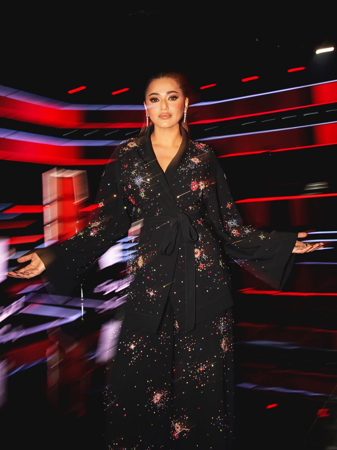 رحمة رياض في "ذا فويس" بأناقة البدلة العصرية