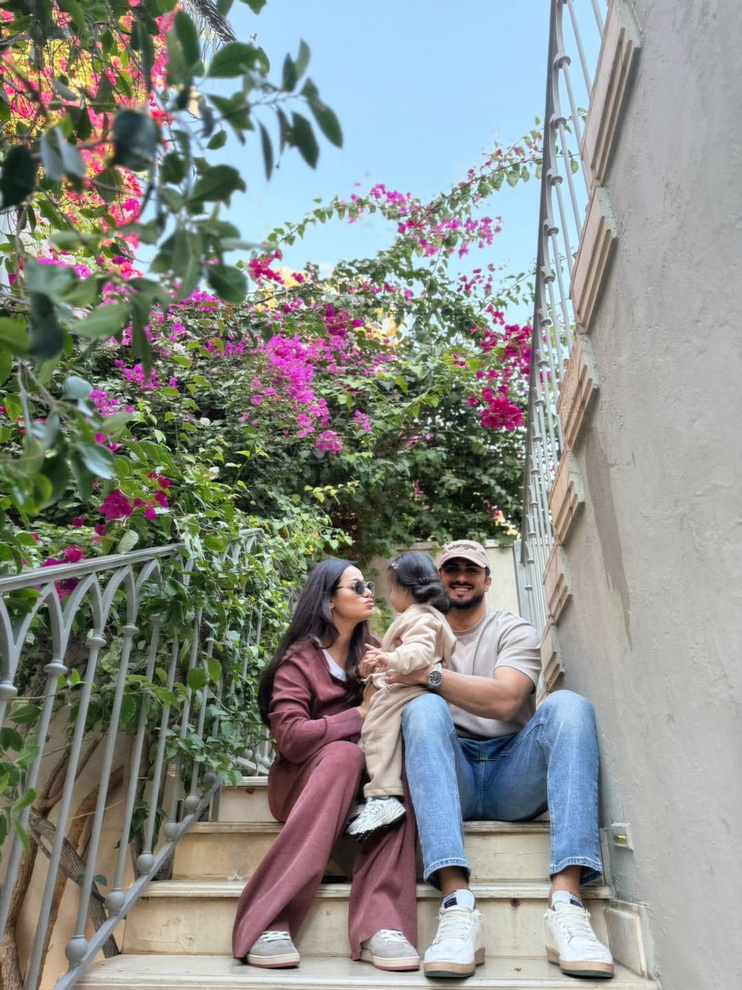 لحظة عائلية لرحمة رياض وألكسندر علوم في استقبال 2026