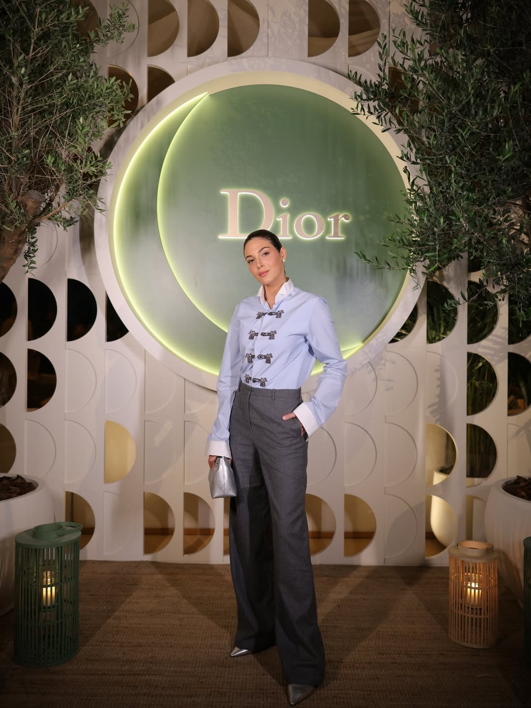 رزان جمال البنطال الكلاسيكي الواسع باللون الرمادي