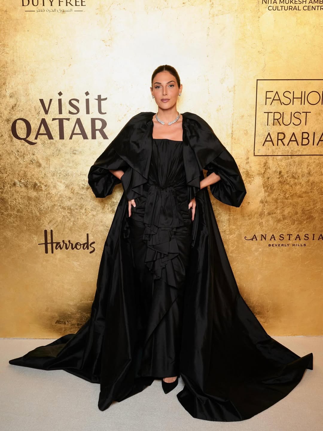 رزان جمال بفستان من الحرير الأسود