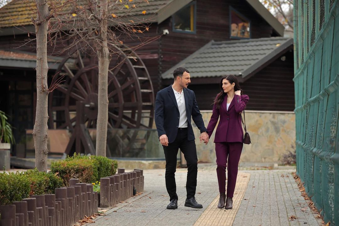 رزان جمال وباسل خياط في مسلسل "ألثمن"