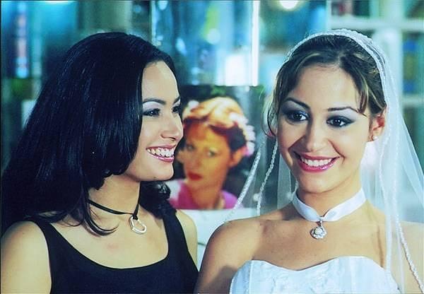 رسالة مؤثرة من منة شلبي في وداع والدة هند صبري