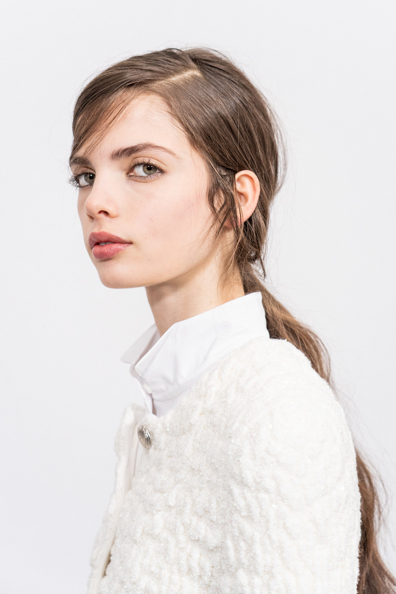 رسمات الآيلاينر الرفيعة على الجفون الداخلية من دار Christian Dior