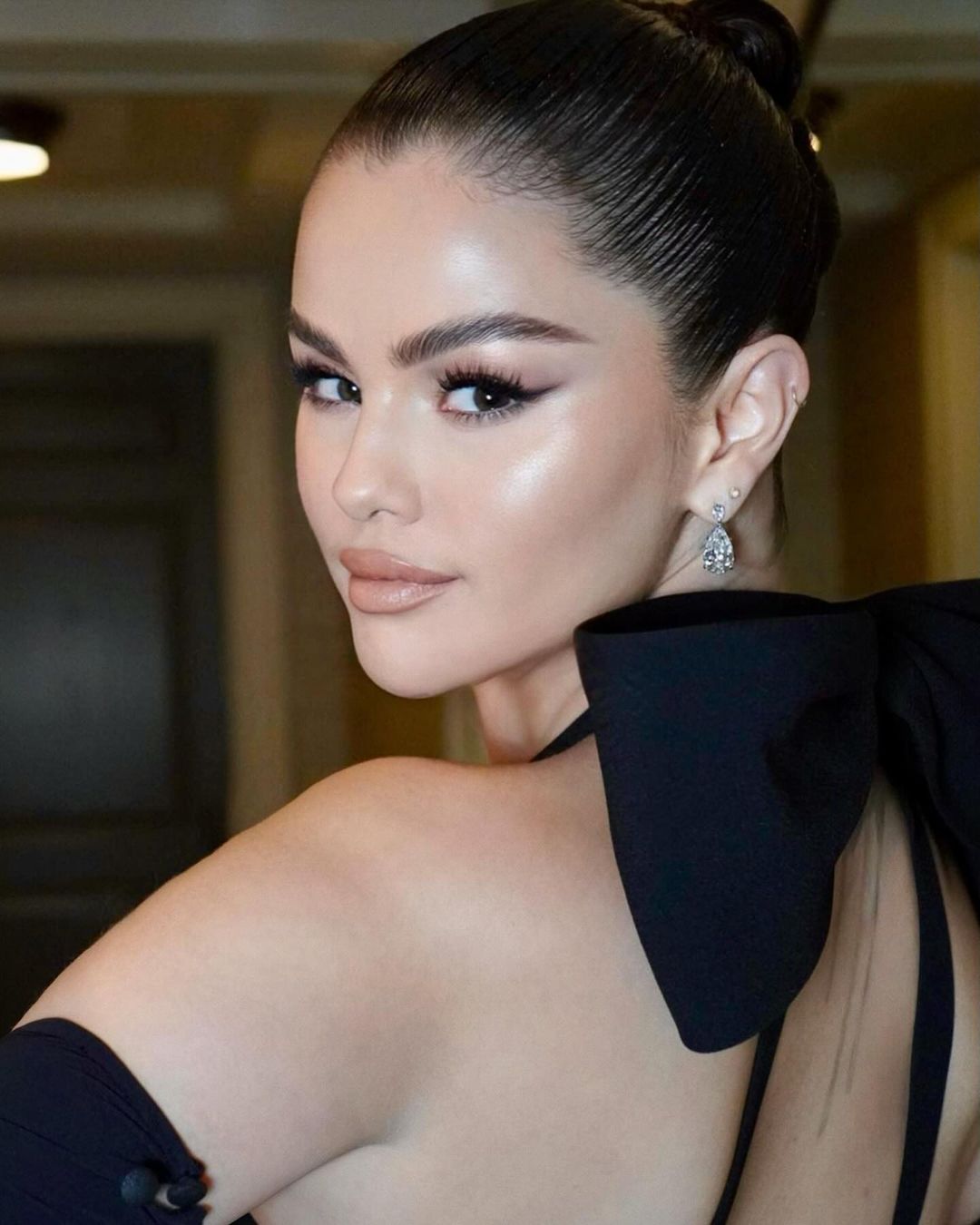 إطلالة Selena Gomez بالآيلاينر الأسود المجنح والملفت