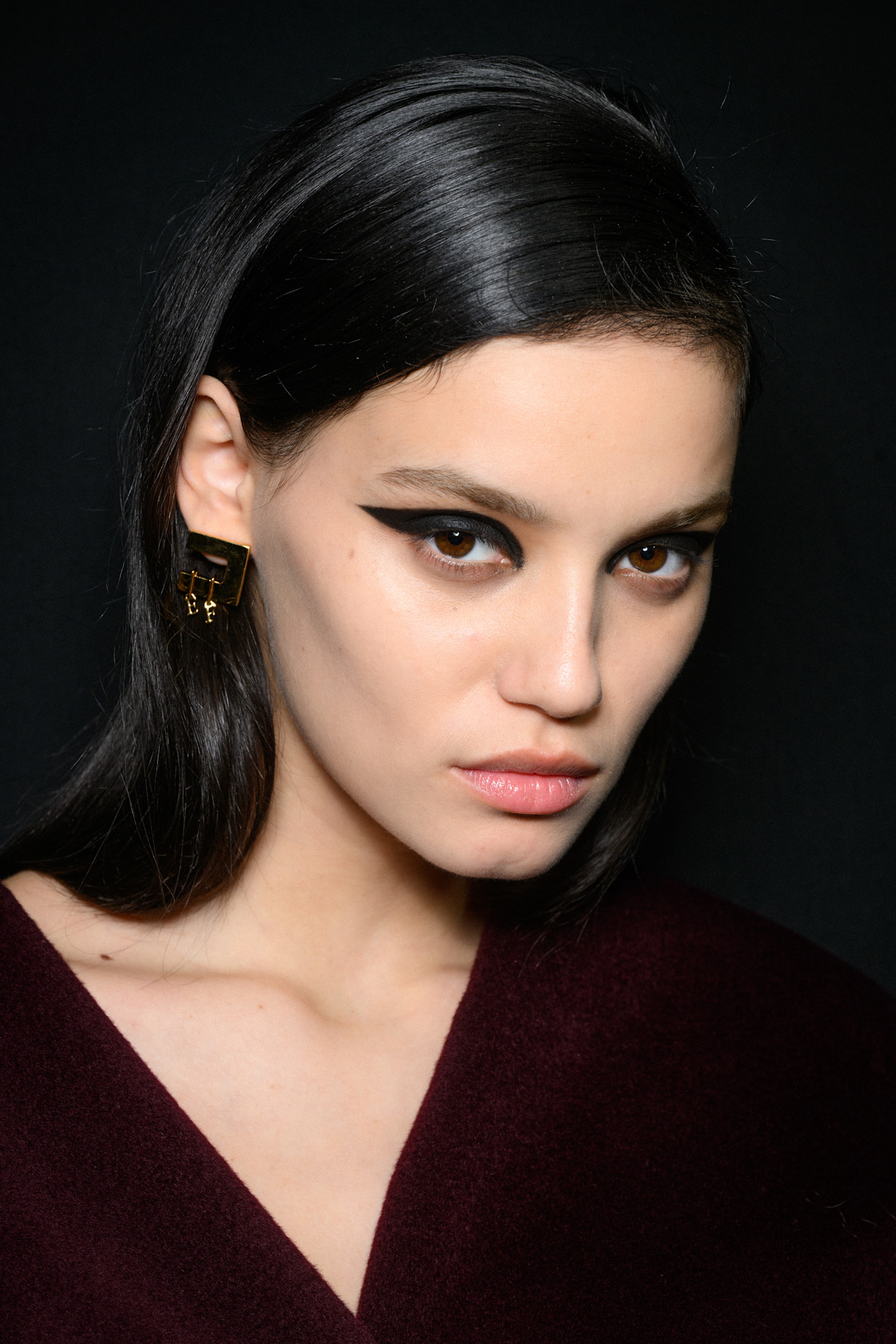 رسمات الآيلاينر العريضة بخطوط دائرية