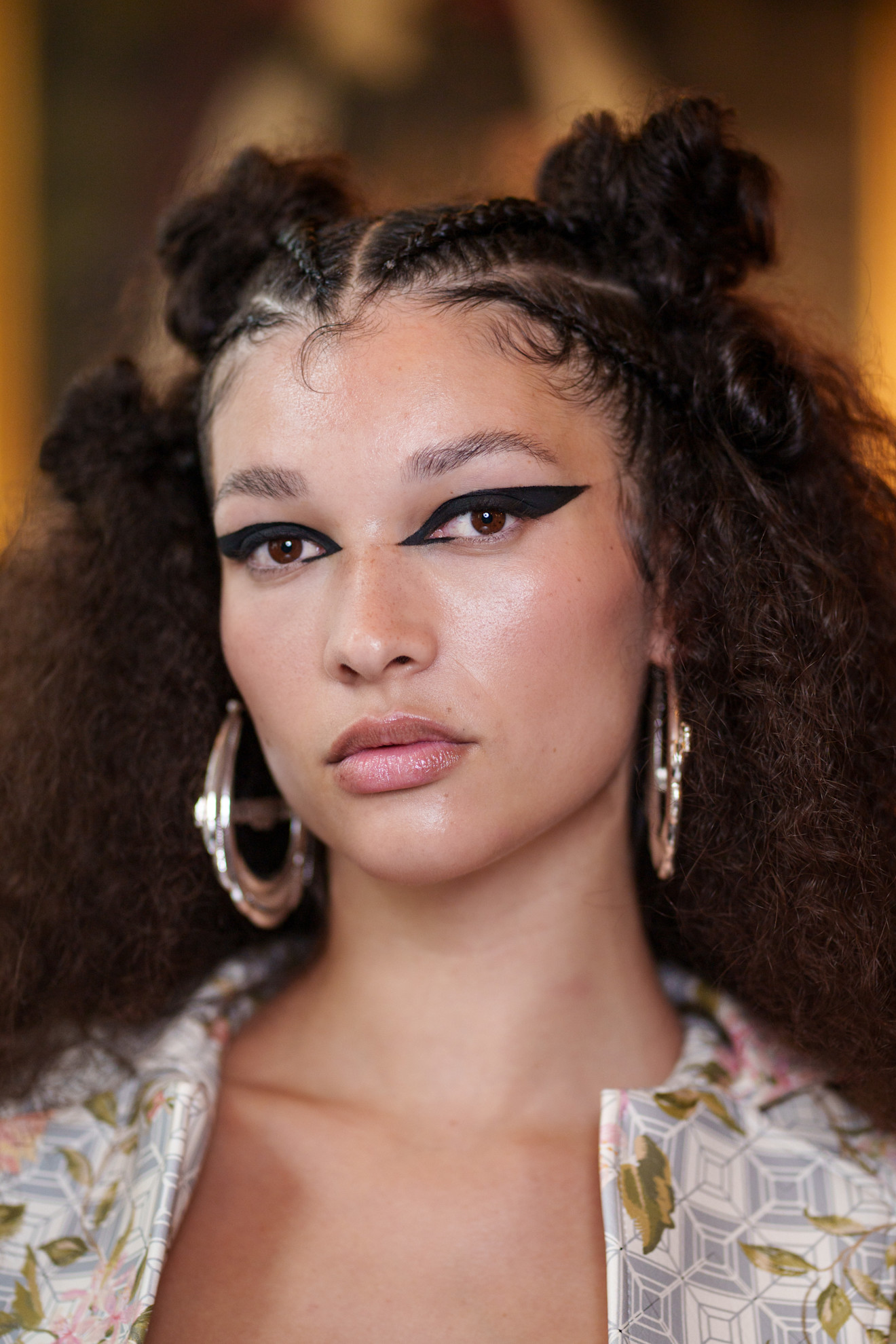 رسمات الايلاينر العريضة والسوداء من دار Sprayground