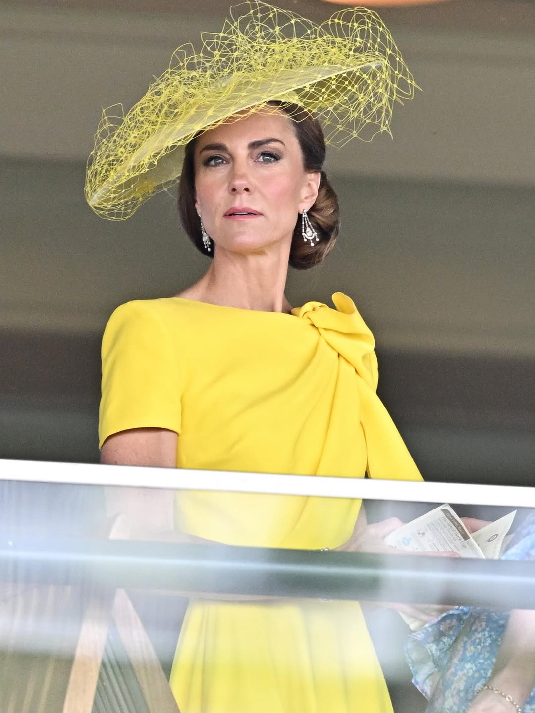 رسمات الحواجب العريضة بأسلوب Kate Middleton