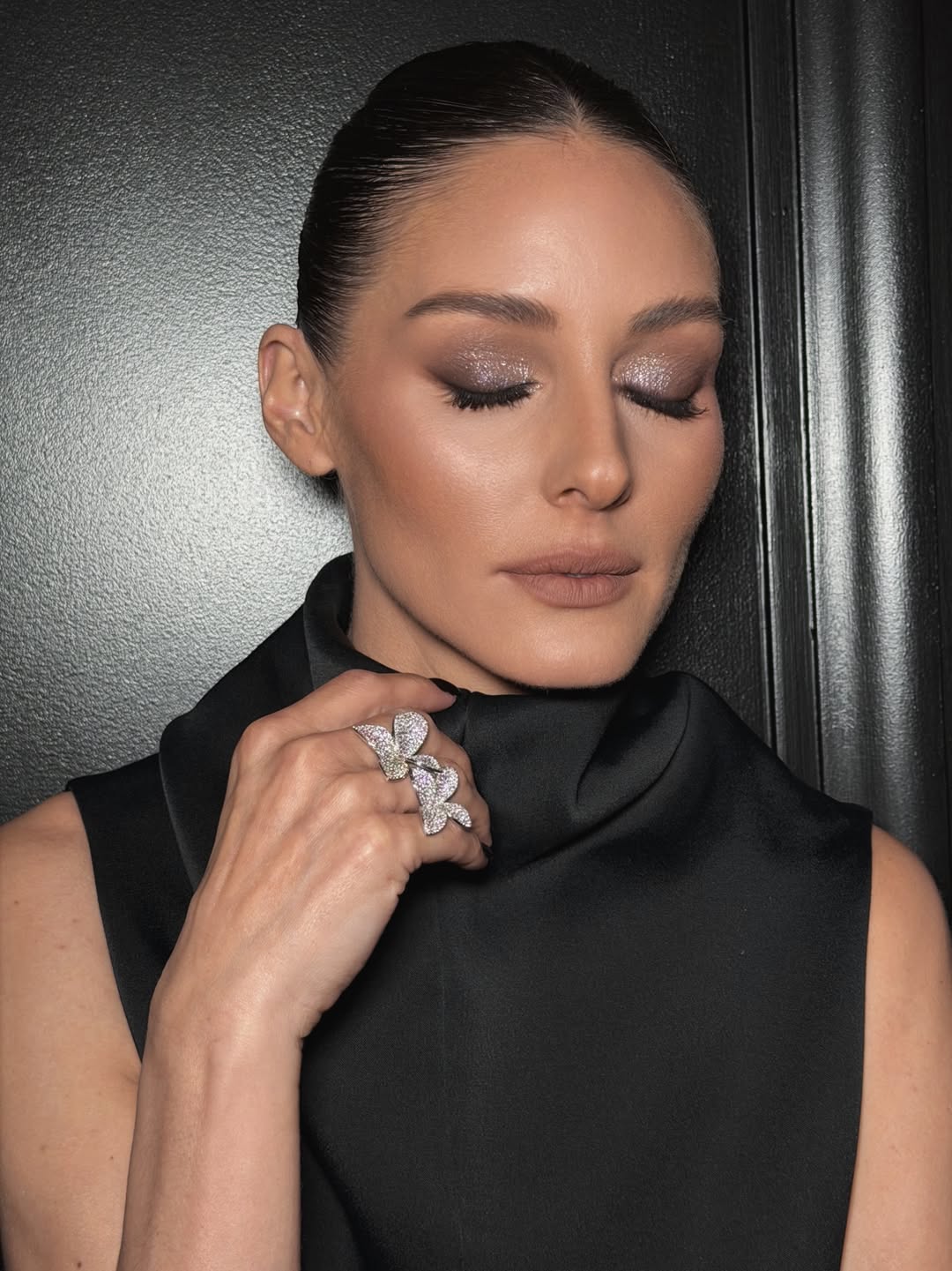 رسمات الحواجب العريضة بأسلوب Olivia Palermo