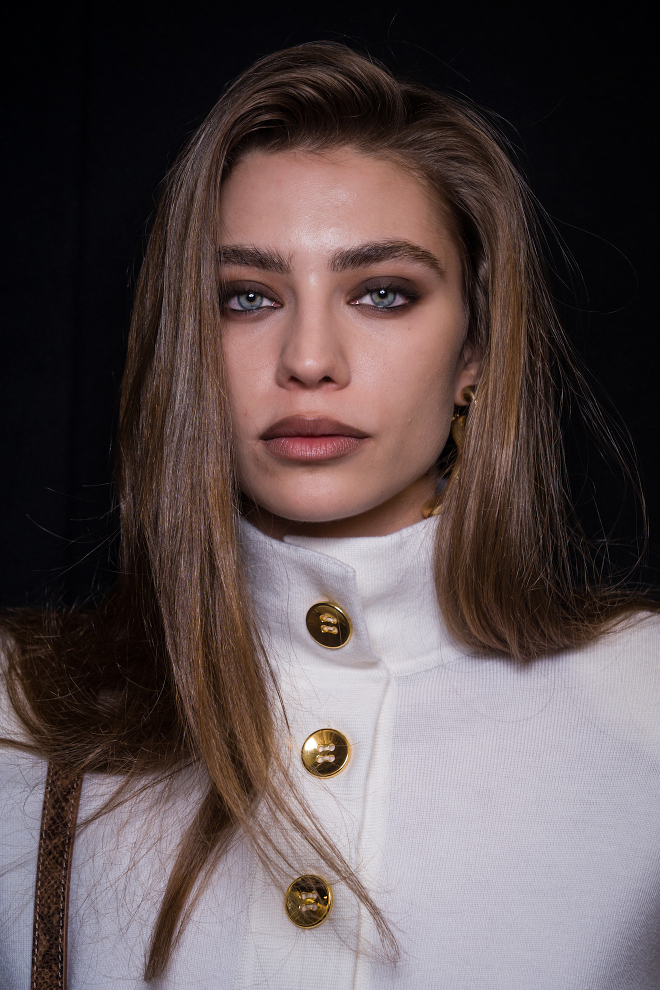 رسمات الظلال البرونزية القوية والمجنحة من دار Luisa Spagnoli