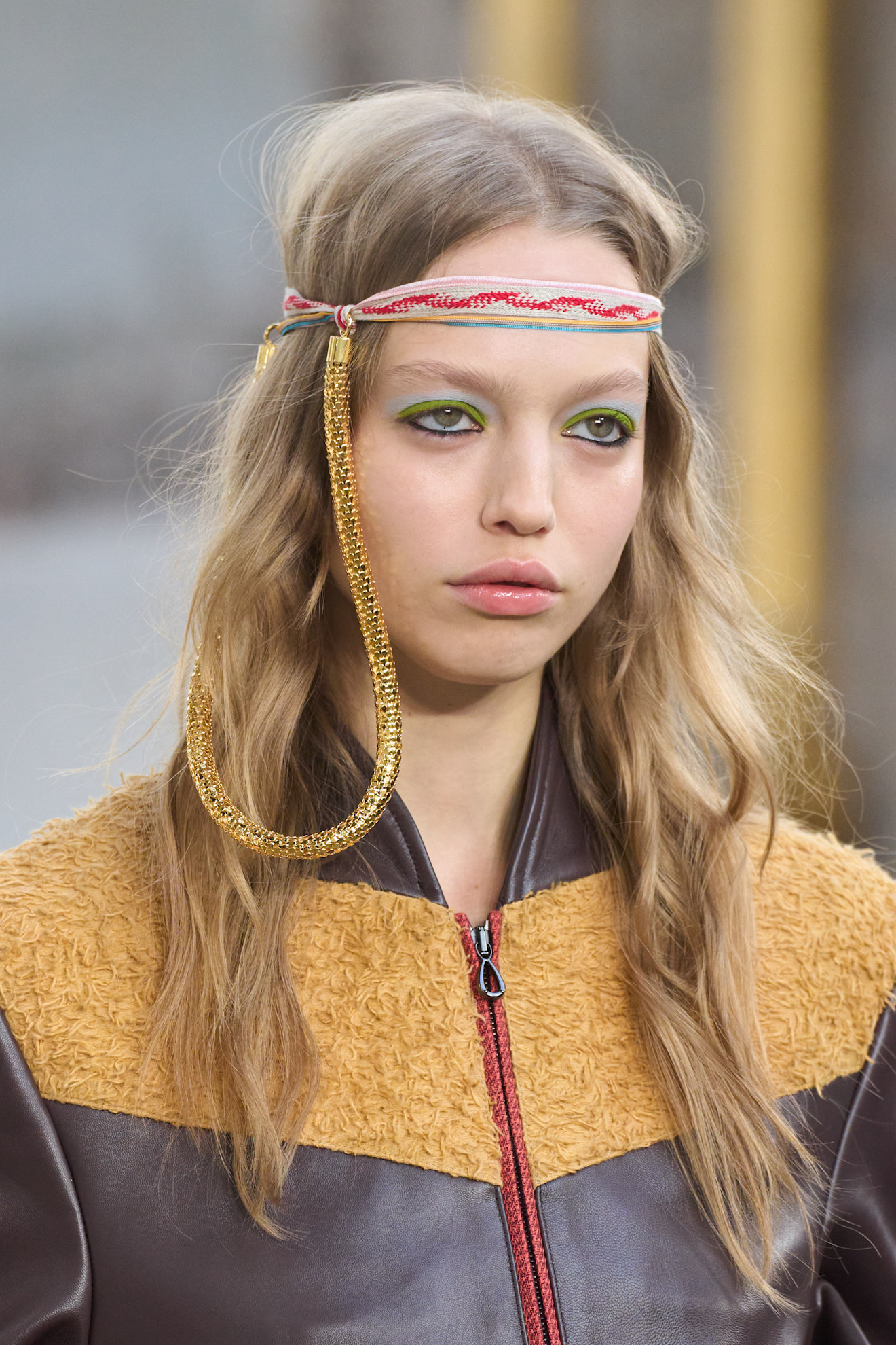 رسمات الظلال الخضراء المات مع الظلال الزرقاء من دار Kiko Kostadinov