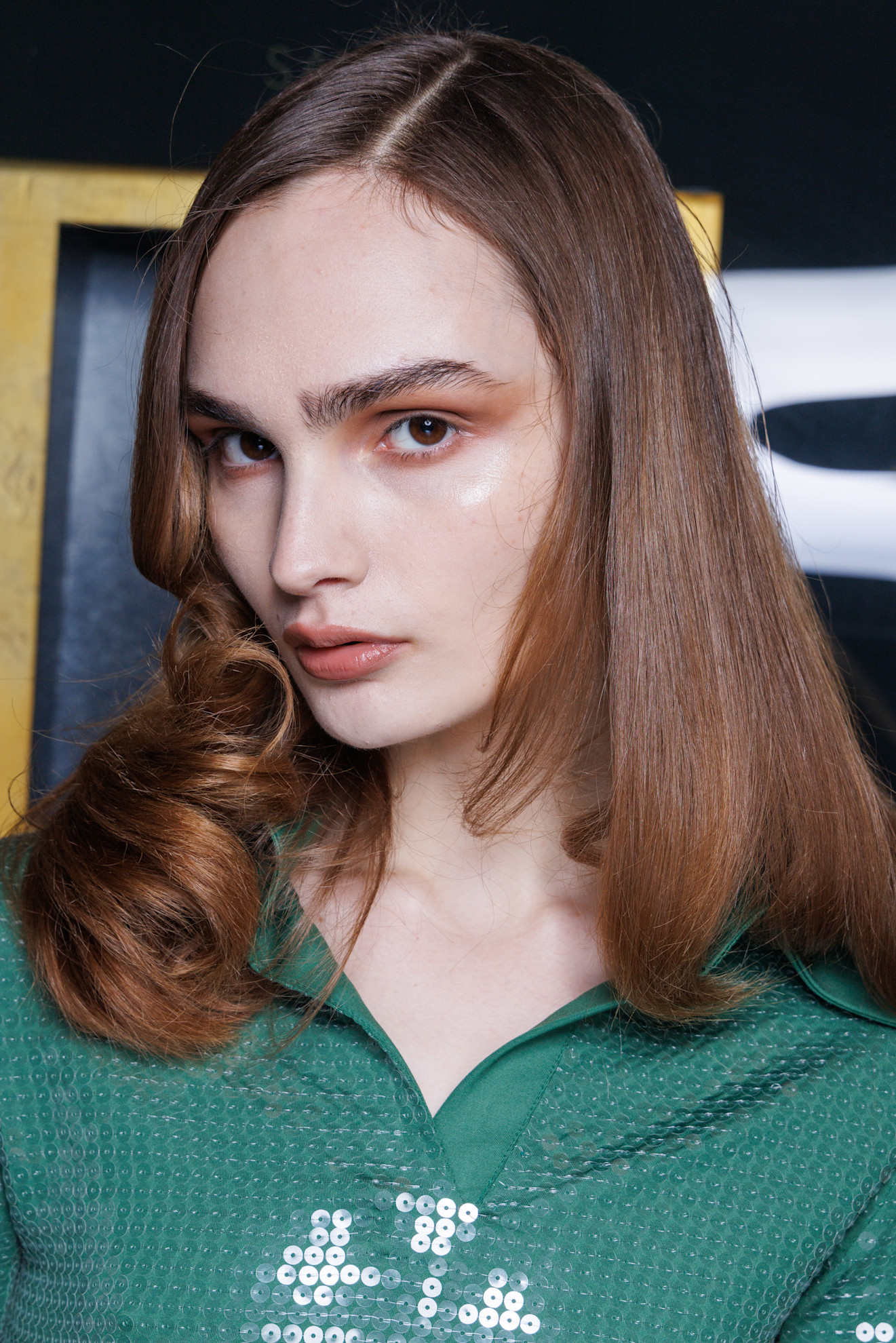 رسمات الظلال المشمشية الداكنة من دار Conner Ives