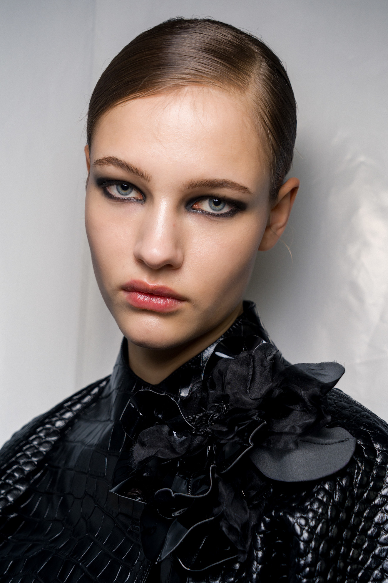 رسمات المكياج الاسود المات من دار Elie Saab