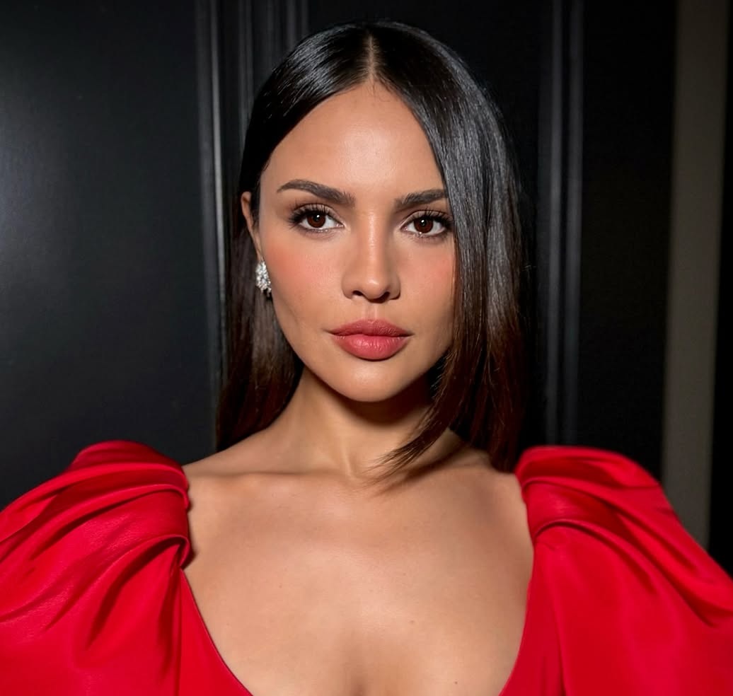 رسمات المكياج البرونزي بأسلوب Eiza Gonzalez