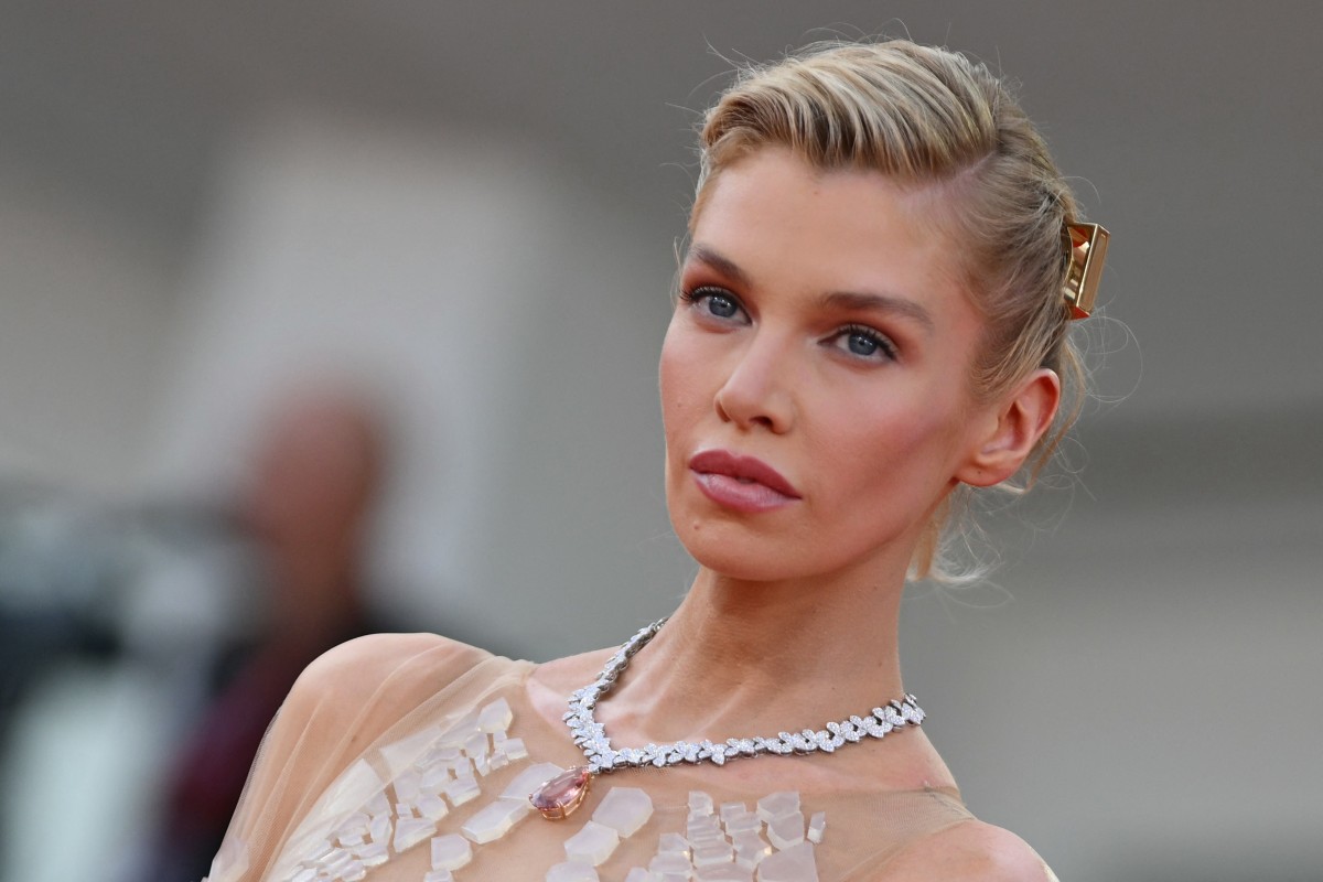 رسمات المكياج البني بأسلوب Stella Maxwell