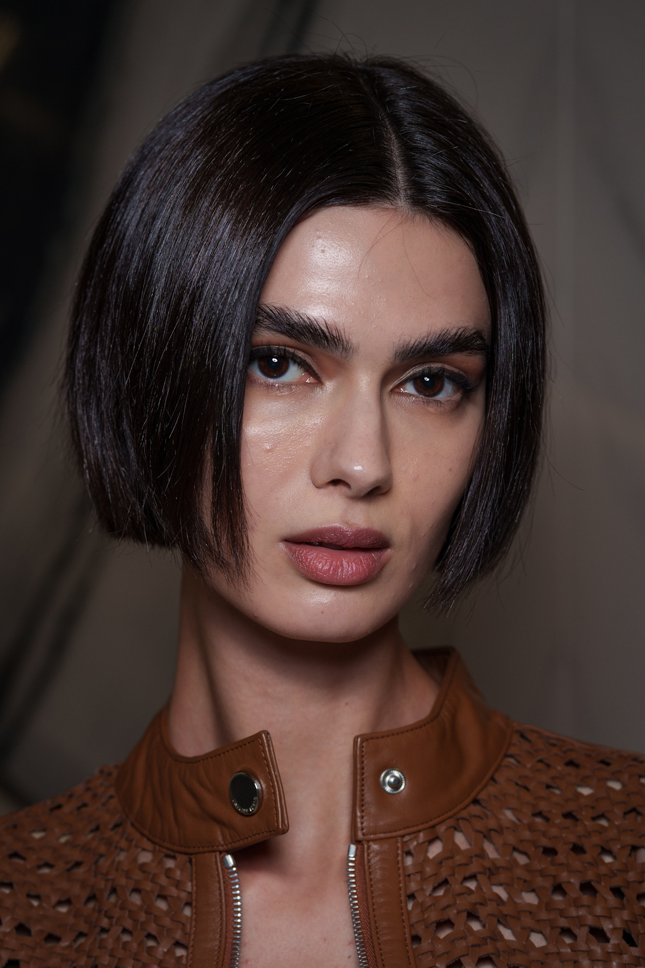 رسمات المكياج السموكي البني من دار Philipp Plein