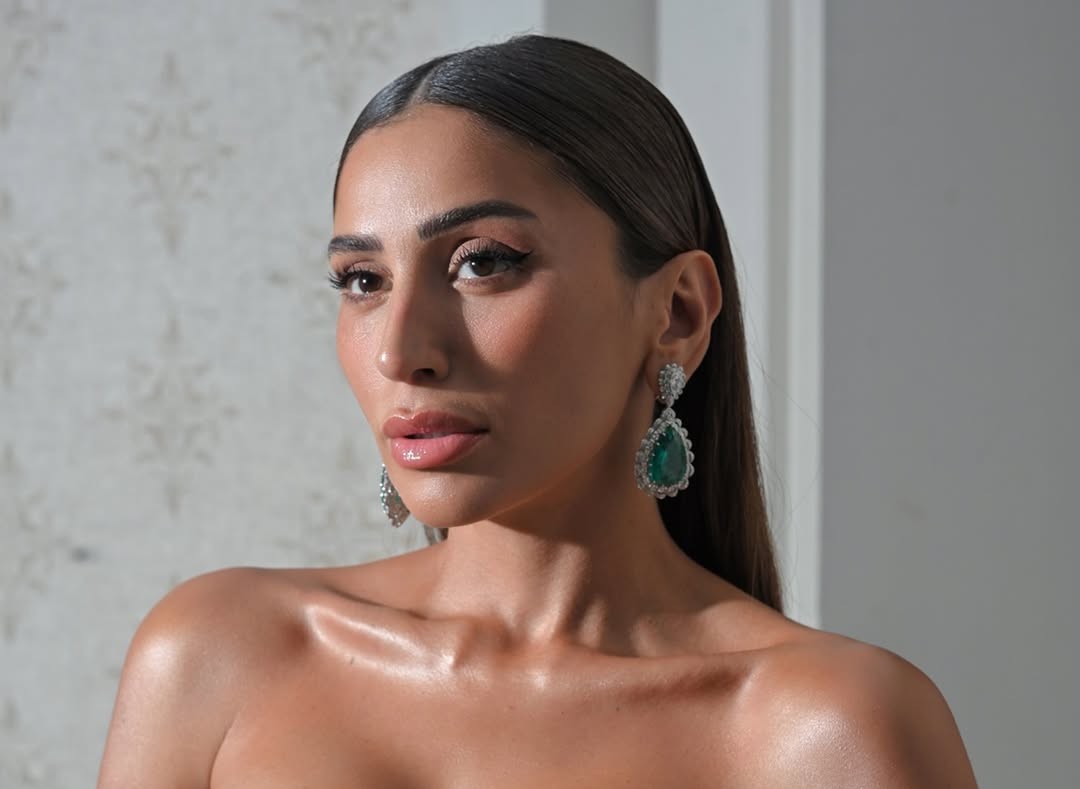 رسمات المكياج القوي مع خطوط الآيلاينر