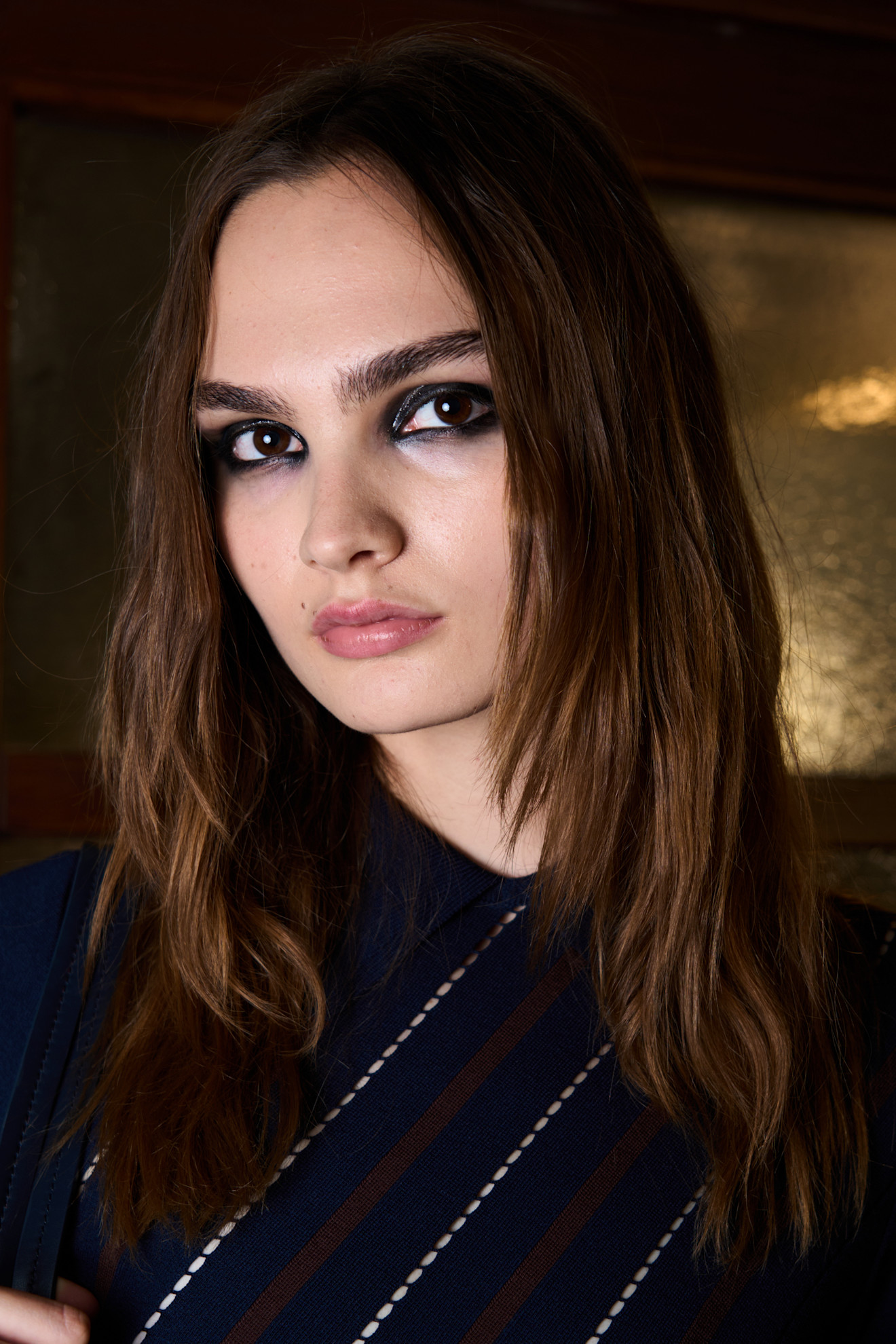 رسمات المكياج المشرق بتدرجات سوداء من دار Iceberg