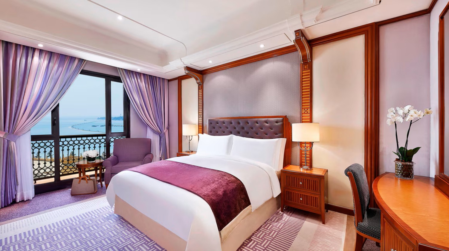 رفاهية وأجواء فاخرة لعشاق الاستجمام في ريتز كارلتون جدة 