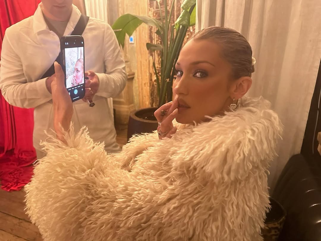 رفع الشفاه هي إجراء جراحي يتم فيه إزالة جزء من الجلد فوق الشفة العليا أو في زوايا الفم لتقصير المسافة بين الأنف والشفاه