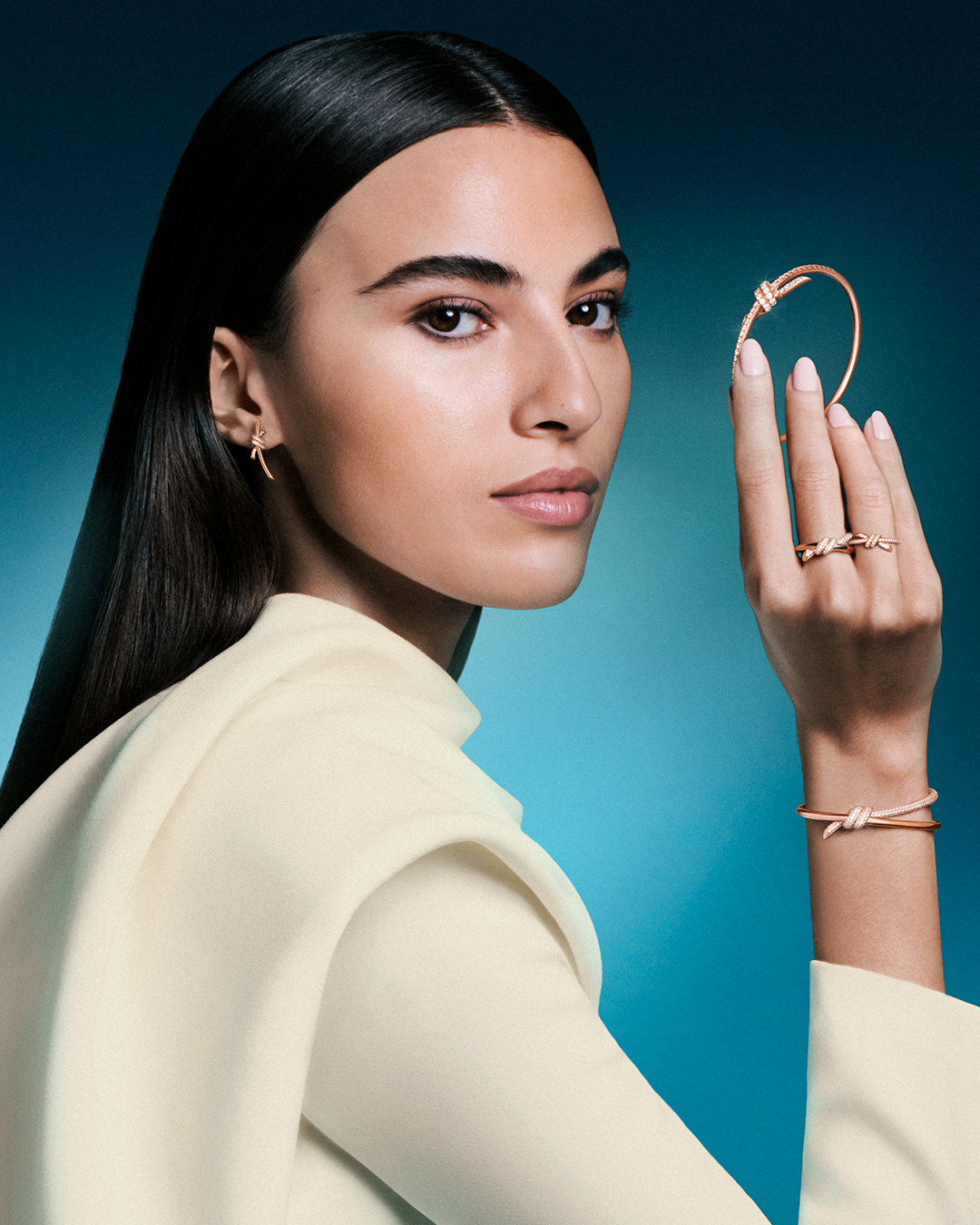 يرمز الهلال إلى الزمن والتحوّل 