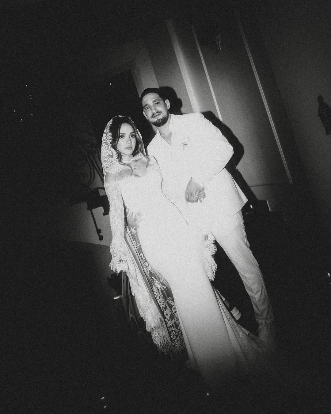 رنا رئيس مع عريسها