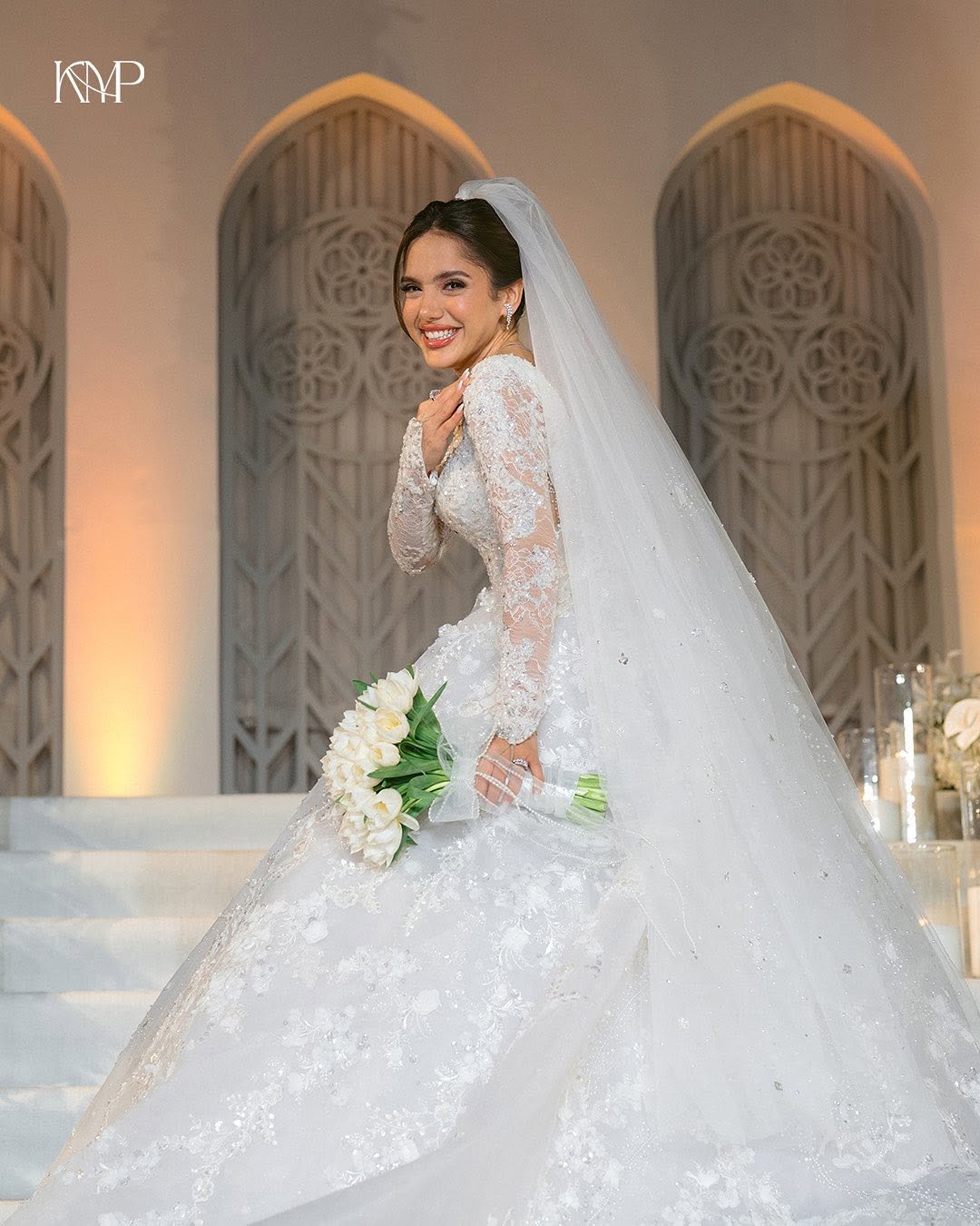 رنا رئيس نجحت في اختيار بوكيه الورد