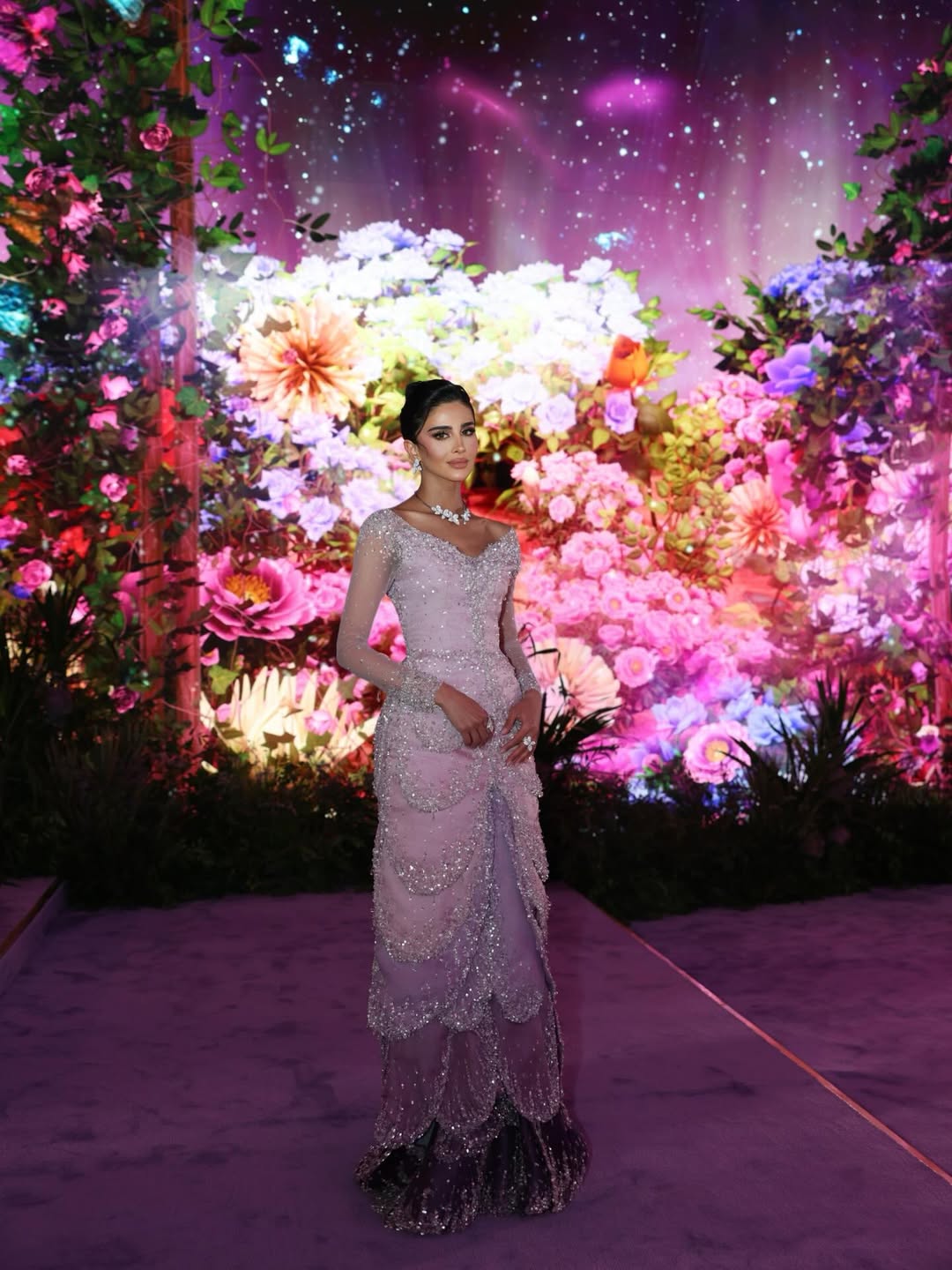  رهف الحربي بإطلالة سهرة رقيقة باللون البنفسجي من توقيع سارة مراد