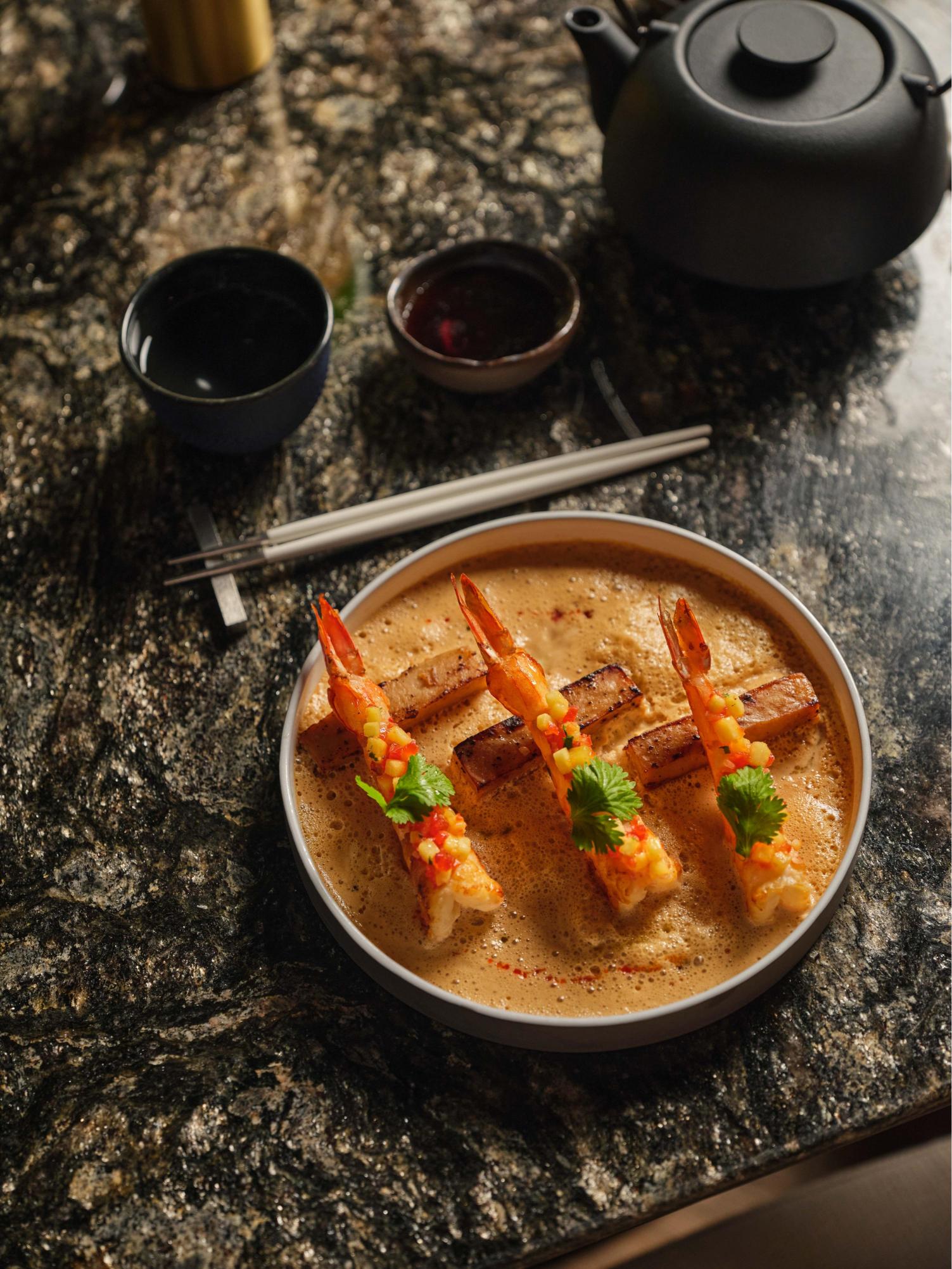 روبيان النمر المشوي على الحطب