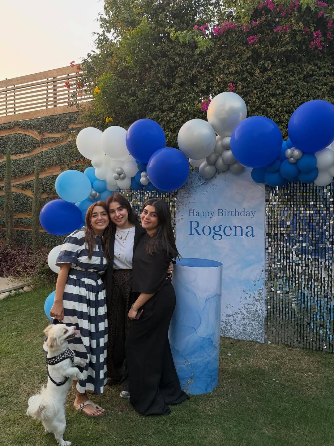 روجينا مع ابنتيها