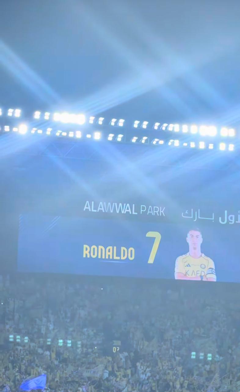 صورة شاركتها جورجينا رودريغيز مع جمهورها من مباراة النصر والهلال