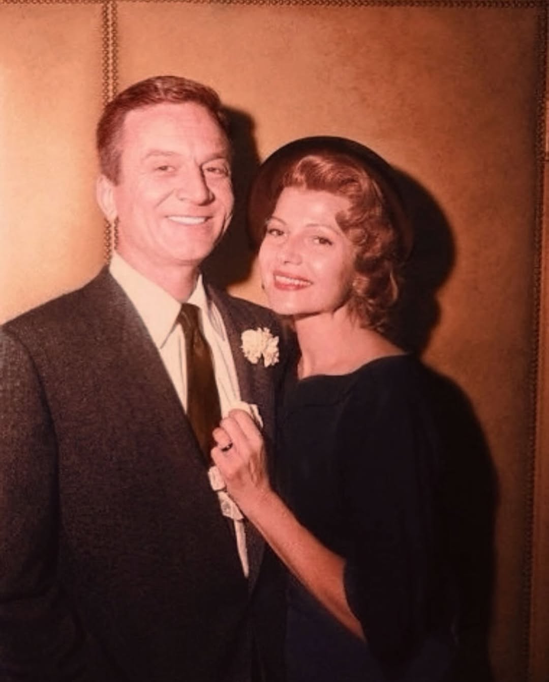 ريتا هايورث Rita Hayworth وجيمس هيل James Hill