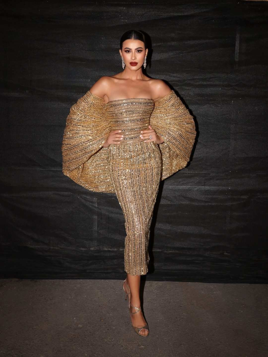 ريم السعيدي بفستان ميدي باللون الذهبي من توقيع جورج حبيقة