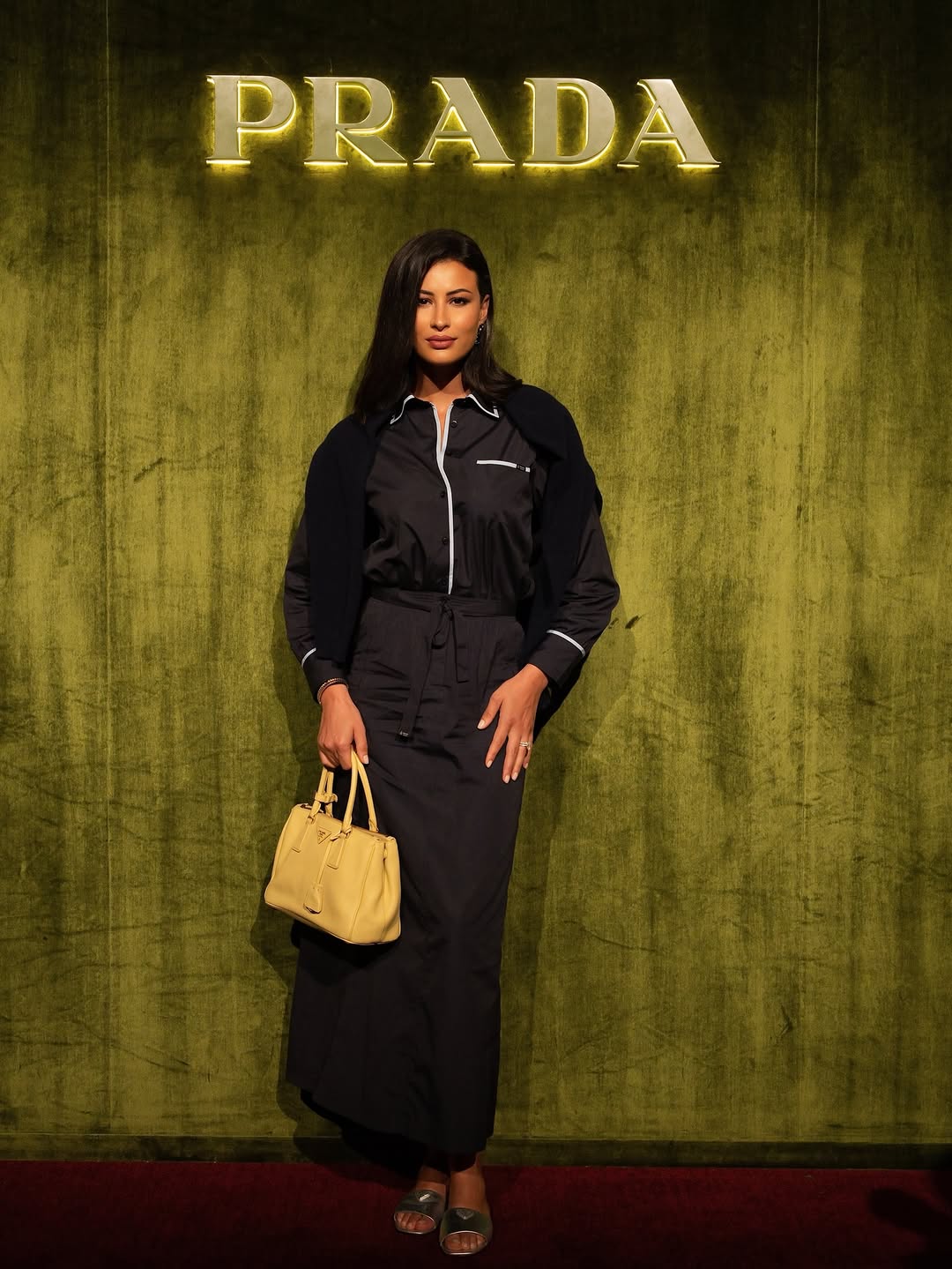 ريم السعيدي بكلاسيكية الأسود في سحور "برادا"