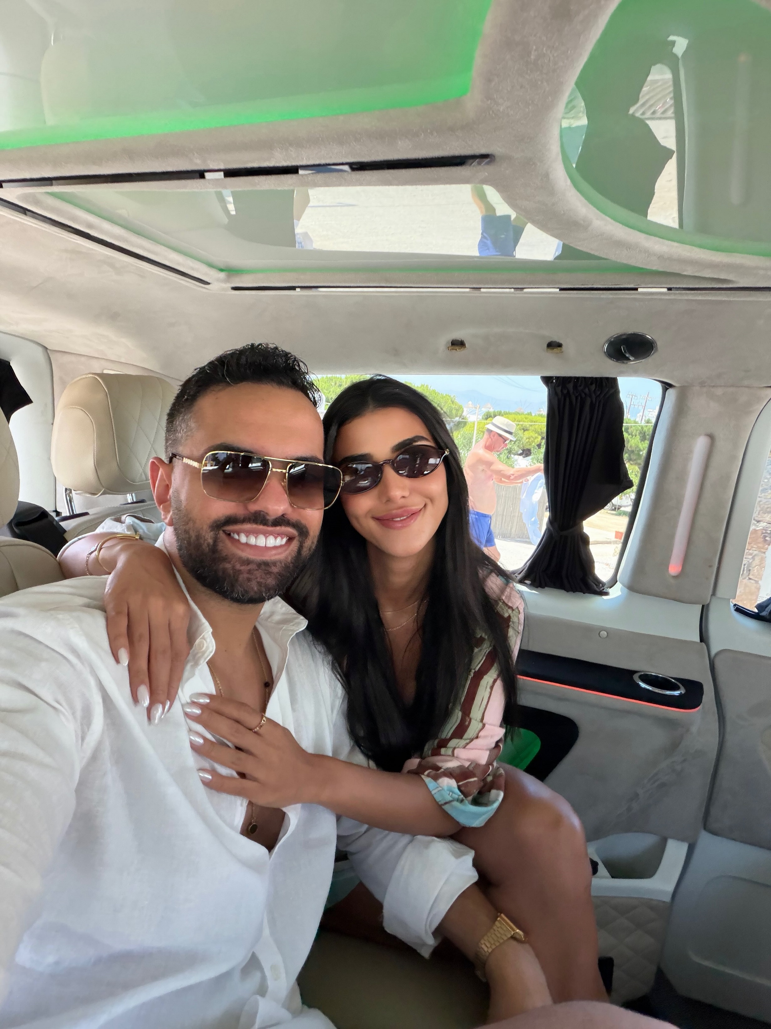 ريم سامي تستمتع بأجواء ميكونوس في اليونان
