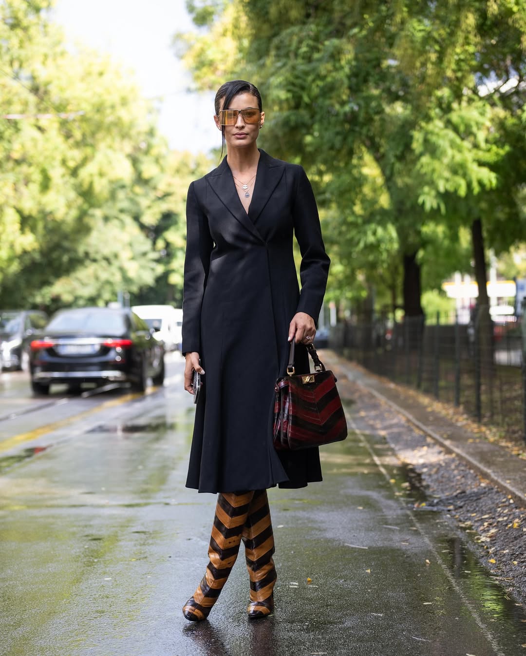  ريم سعيدي بالفستان المعطف بتصميم كلاسيكي ناعم باللون الأسود