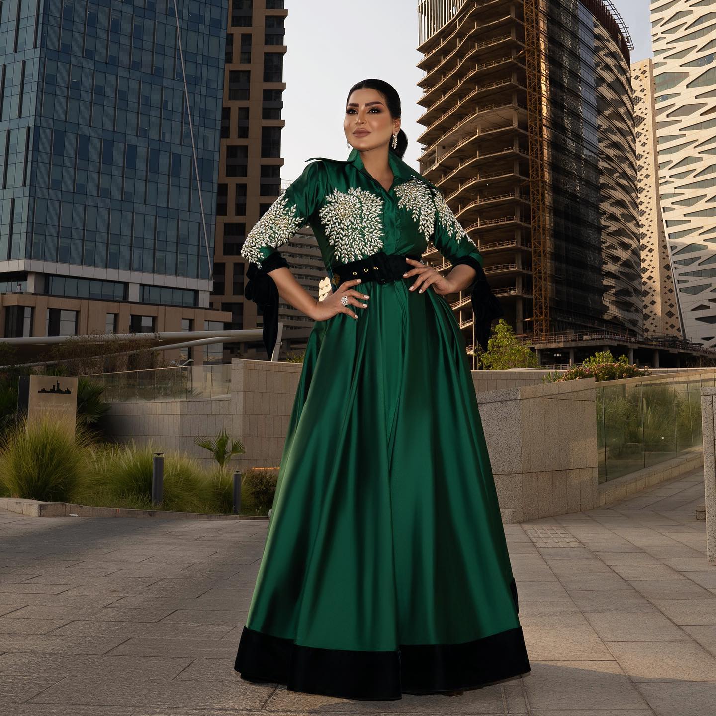 ريم عبدالله بفستان شرقي باللون الأخضر