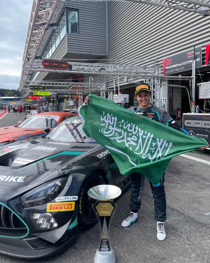 ريما الجفالي… أول سائقة سعودية في سباقات السيارات العالمية