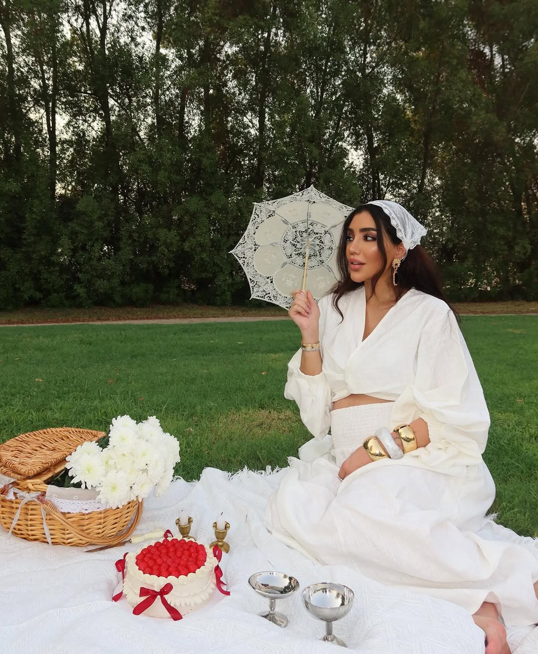 رينيه فرح بتنورة ماكسي فضفاضة بالخصر المطاطي العالي