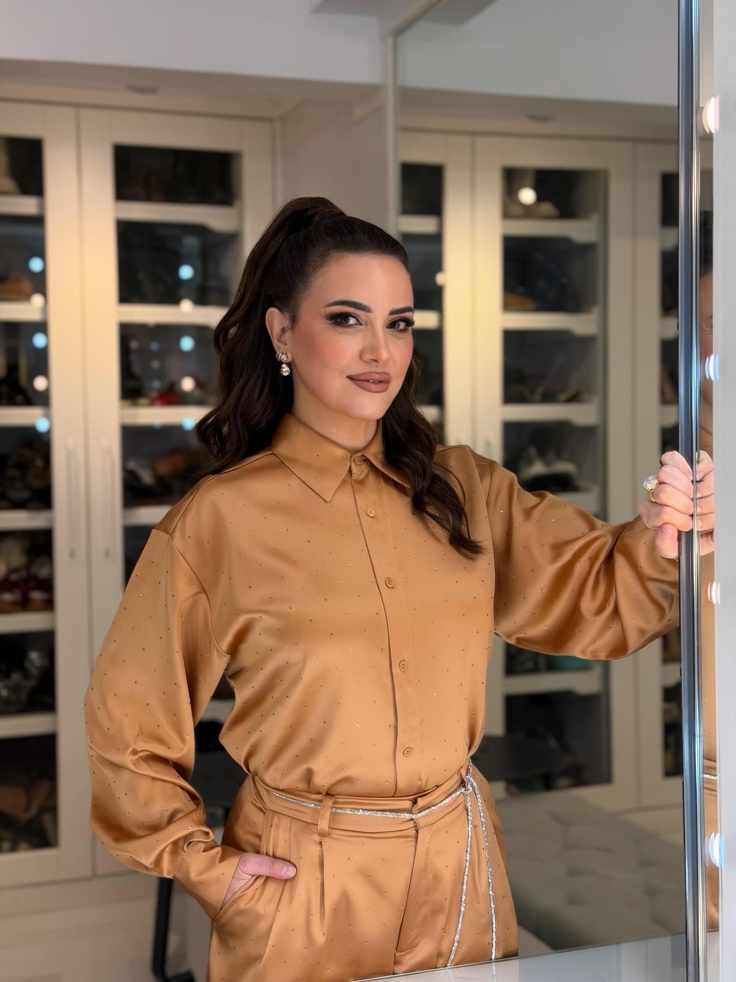  ريهام عبد الغفور بتصاميم مجوهرات أنثوية من دار Dima Jewellery