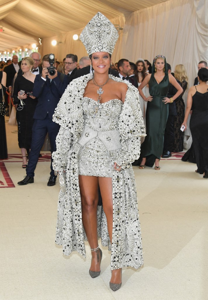 ريهانا في Met Gala 2018 بفستان من Maison Margiela