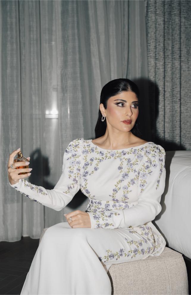 زارا البلوشي في إطلالة ناعمة خلال حفل جوائز “جوي أوورد”، بتنسيق من عبدالرحمن رياض