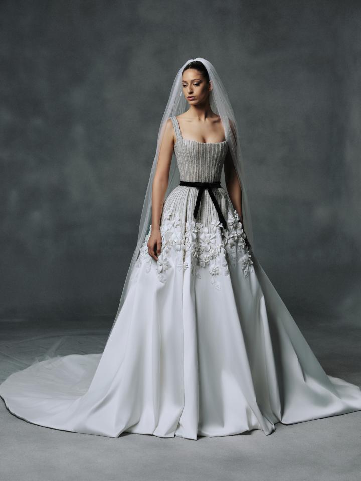 زخارف ثلاثية الأبعاد لعروس طوني ورد