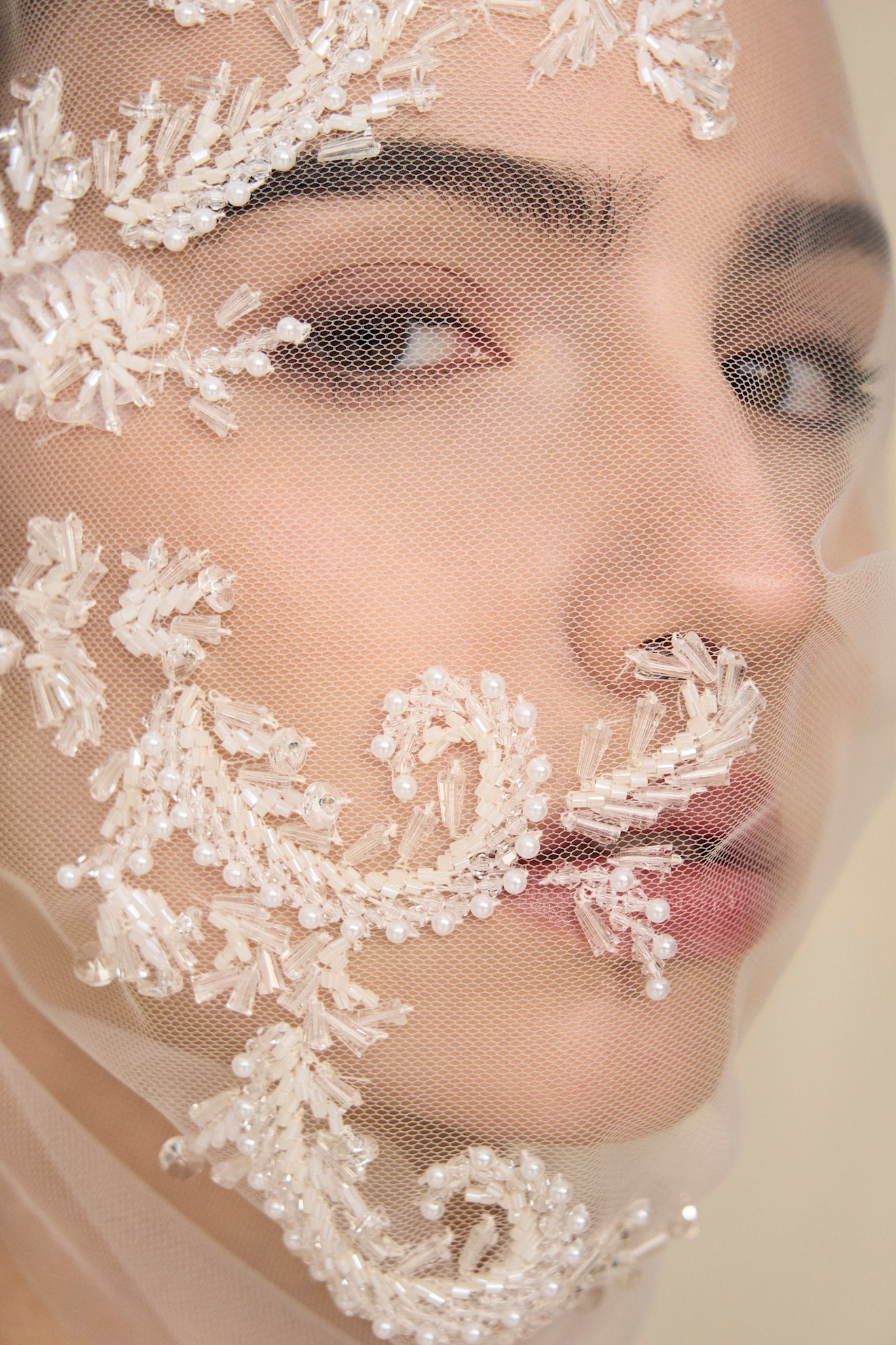 زخارف ساحرة في طرحة رامي العلي