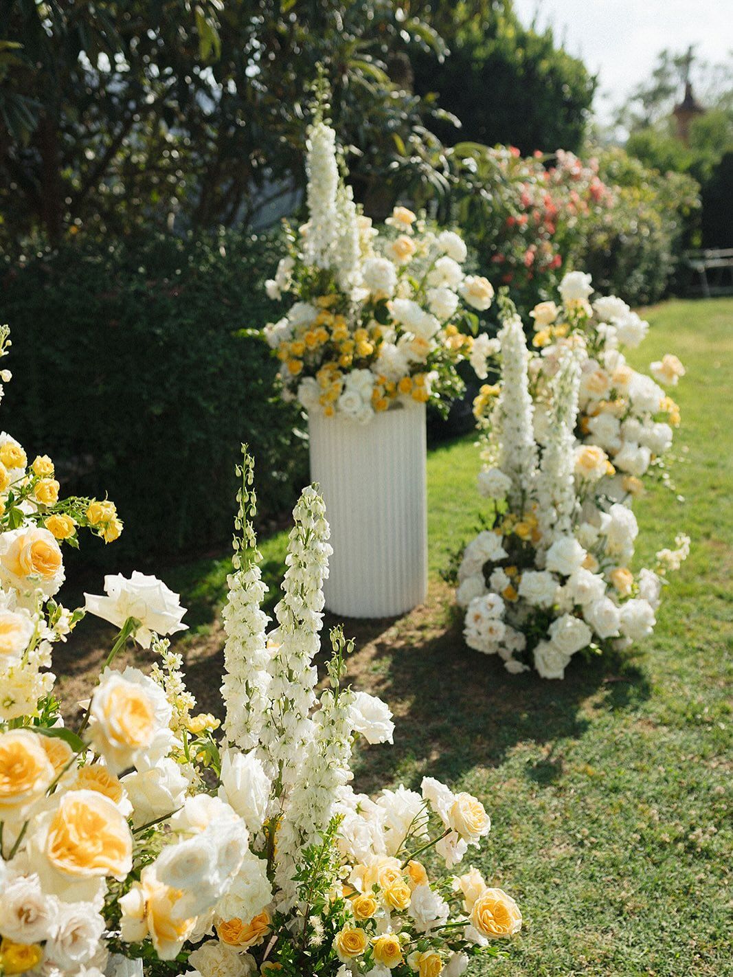 زهور العاجي بحفل الزفاف- الصورة من Pinterest