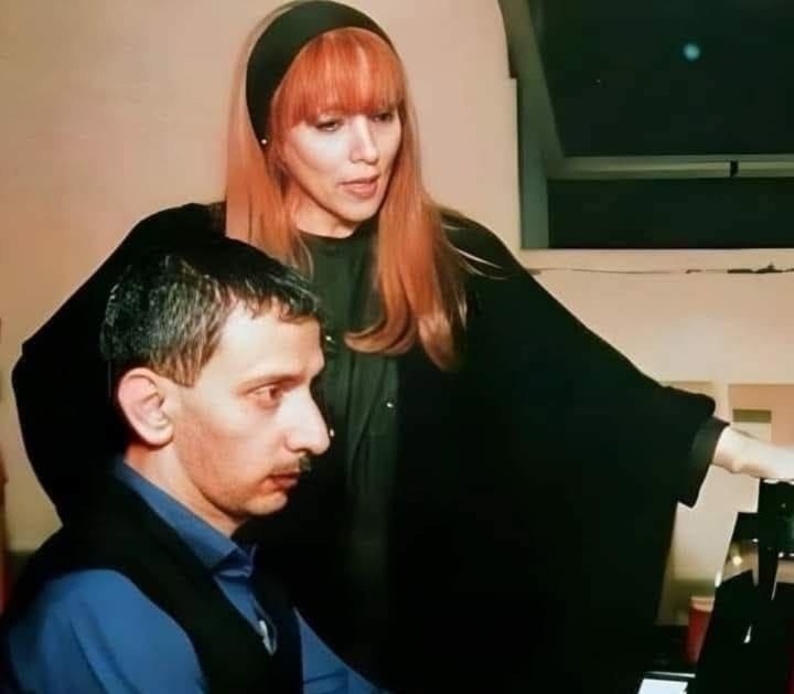 الراحل زياد الرحباني مع والدته المطربة الكبيرة فيروز